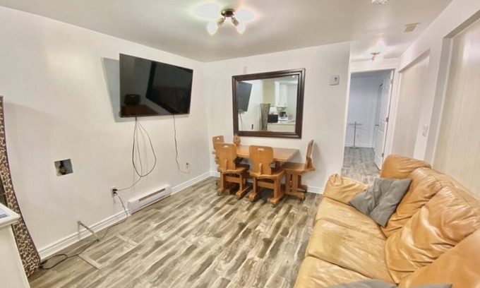 Downtown Gatineau House | Renovated Private Apartment near Ottawa - Clean & Quiet