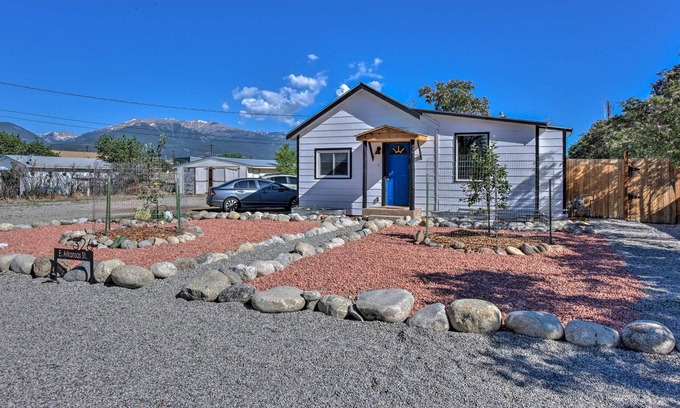 Buena Vista Cottage | Renovated Rocky Mountain Cottage: Walk to Main St!