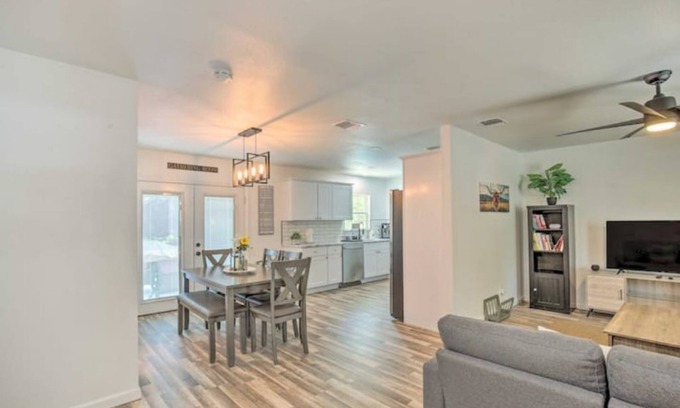 Babcock North House | Renovated San Antonio Retreat ~ 16 Mi to Dtwn