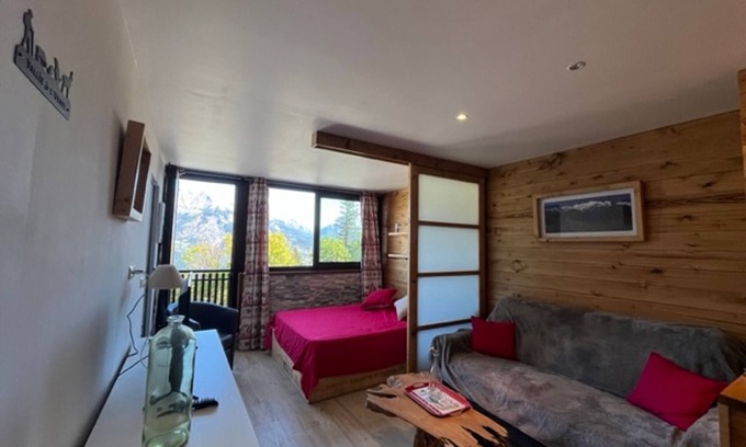 Pra Loup Apartment | Renovated studio for 4, well-equipped with ski pass and equipment discounts