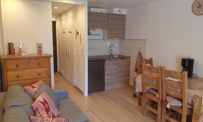Mont-de-Lans Apartment | Renovated studio near slopes with balcony, pets allowed