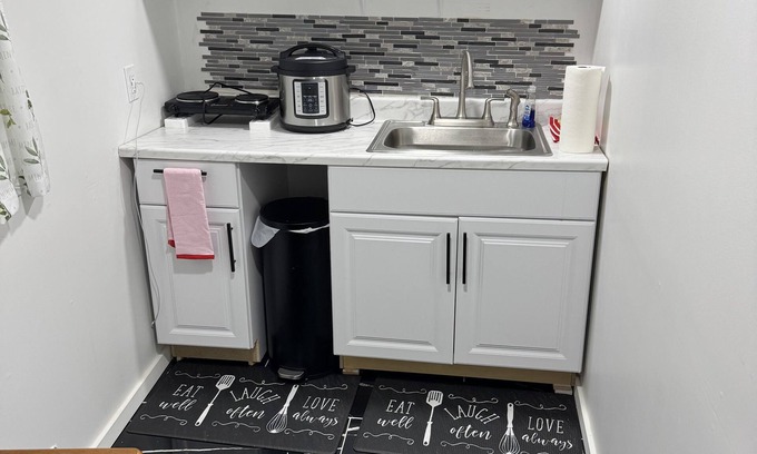 Minneapolis Apartment | Renovated studio in basement of a house in Minneapolis. 10 min from downtown.
