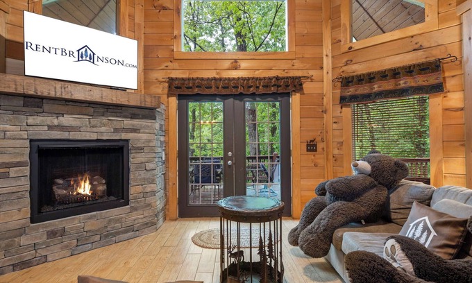 Branson Cedars Cabin | Renovated Three Bear Log Cabin, Vaulted Ceilings, Private Hot Tub! Near Big Cedar, Car Charger