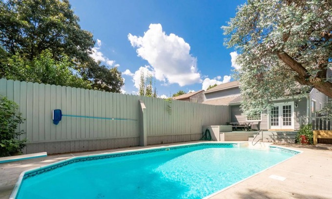 Warner Robins House | Renovated Townhouse w/Private Pool close to Robins AFB