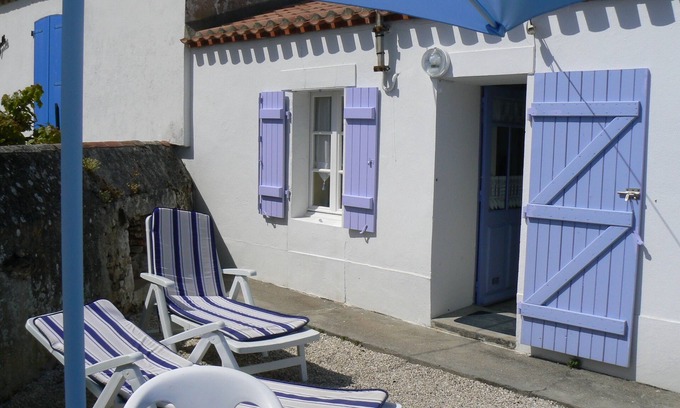 L'Epine House | Renovated traditional fisherman's cottage 250 m from the beach