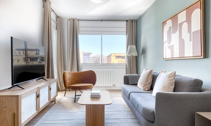 El Parc i la Llacuna del Poblenou Apartment | Renovated Vila Olimpica del Poblenou 3BR w/Balcony, by Blueground
