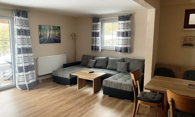 Neunburg vorm Wald Apartment | Renovierte Ferienwohnung für max 6 Personen mit Galerie- Schlafraum
