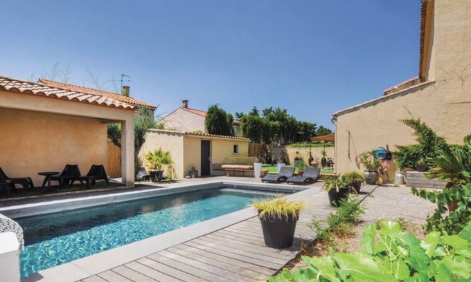 Malard House | RENT DETACHED HOUSE 2MN FROM TOWN CENTER