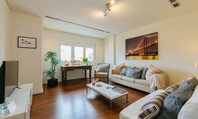 Sao Joao de Deus Apartment | RENT4REST LISBON FAMILY & FRIENDS APARTMENT IN ROMA AVENUE