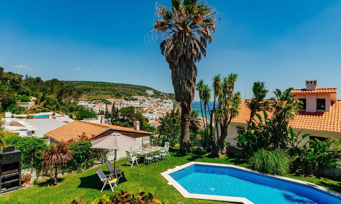 Sesimbra Ski Chalet | RENT4REST SESIMBRA 4BDR OCEAN VIEW AND PRIVATE POOL VILLA