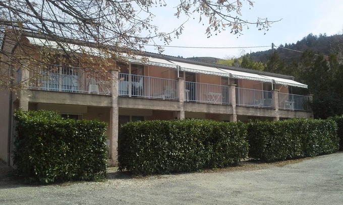 Castellane Apartment | Rental of furnished apartments and studios in a quiet area facing due south