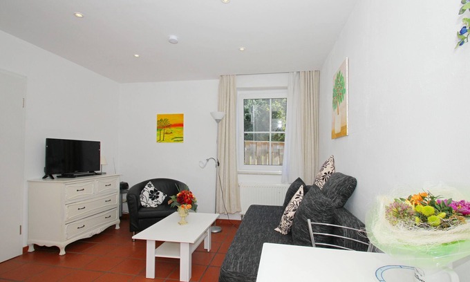 Gross Zicker Apartment | Rental-Traditional-Private Bathroom-WG5