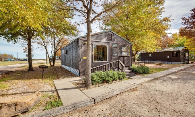 Cayuga Apartment | Reservoir & Dock Access: Pet-Friendly Kerens Cabin