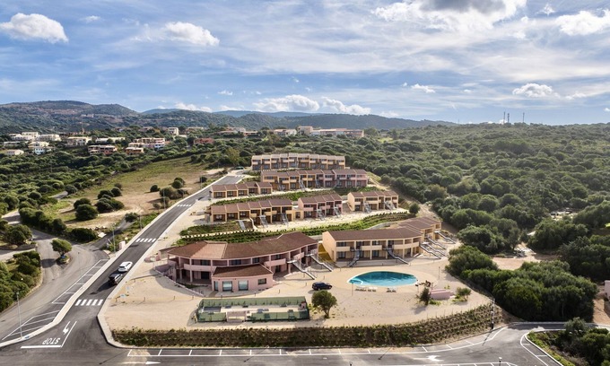 Trinita d'Agultu e Vignola Apartment | Residence with pool in Isola Rossa