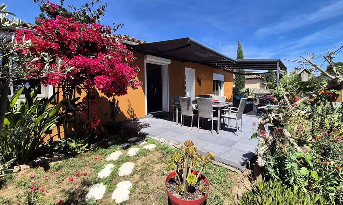 Tamaris Villa | Residence 900-la Seyne Sur Mer - 2 bedroom villa on one level, air conditioning, internet beaches and shops nearby