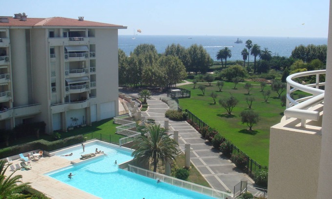 Golfe Juan Apartment | Residence Antibes les Pins, Derniere Etage, vue mer