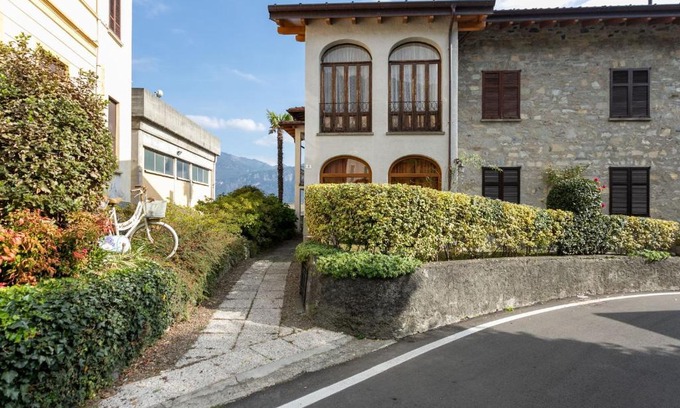 Cadenabbia Apartment | Residence Azalea&glicine by Halldis