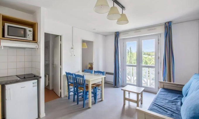 Carnoux-en-Provence Apartment | Residence Debussy - maeva Home - 2-Room Apartment 4 People - Budget