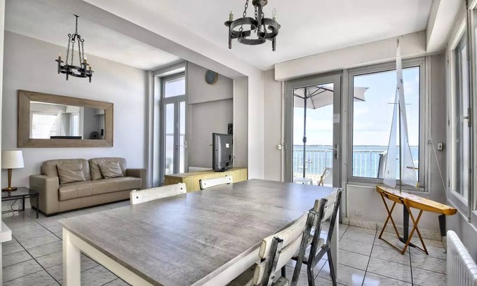 Arcachon Apartment | Residence La Roseraie - ARCACHON, PEREIRE – SUPERBE VIEW ON THE SEA, DIRECT ACCESS TO THE PLAGE
