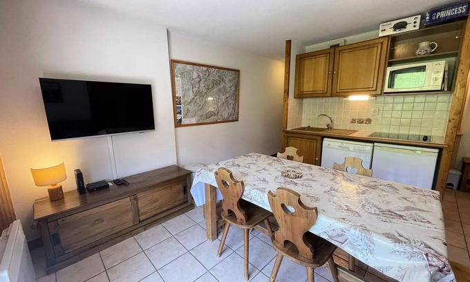 Flumet Apartment | Residence Le Schuss 1 - Large south terrace at the foot of the slopes of Espace Diamant