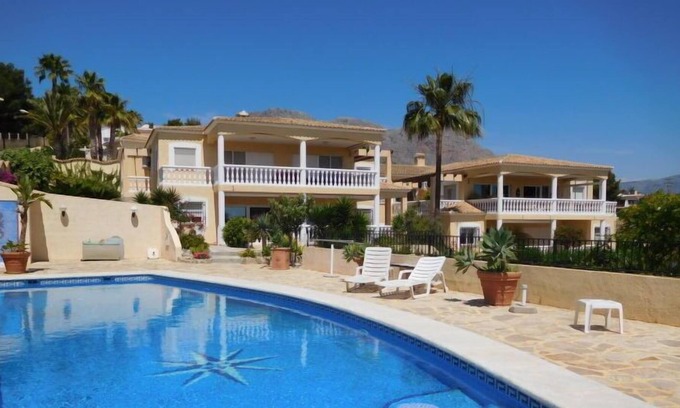 La Colina Apartment | Residencial Amanecer by Interhome