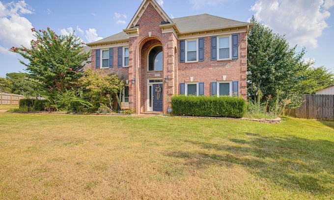 Cordova House | Residential Cul-De-Sac: Suburban Memphis Hideaway!