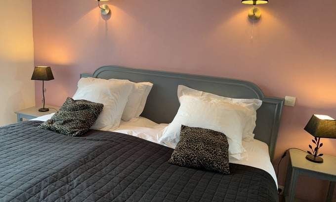 Riou - Petit Juas - Av de Grasse Apartment | Residential flat CANNES 2bedrooms 10minutes to walk to the Croisette and beach