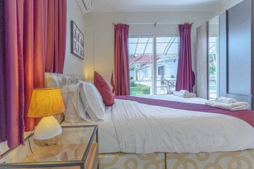 Pratumnak Hill Villa | Resort 1-Huge Pool, BBQ, 300m-Beach, 8 mins to Walking Street