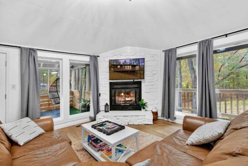 The Woods House | Resort Amenities Fire Pit Deck Grill & More