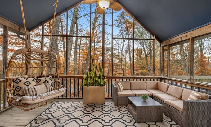 Basye House | Resort Getaway: Golf, BMX trail, Hot Tub & Arcade!