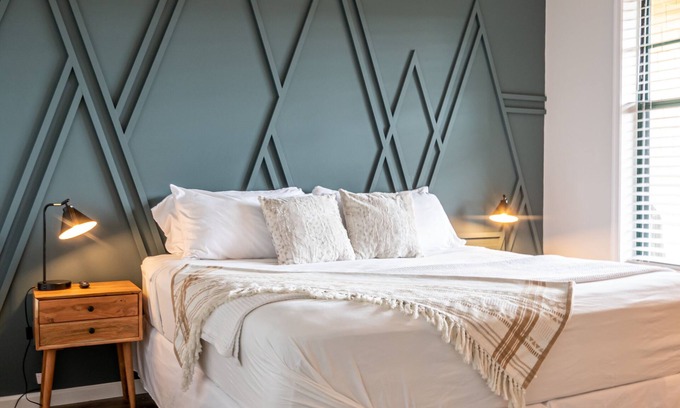 Vernon Condo | Resort Getaway ! Mtn Creek Ski-In Ski-Out -Pool-Hot Tub-Sauna