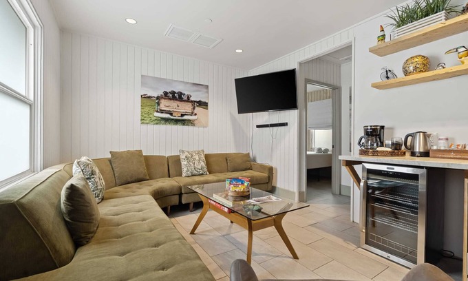 Stockton Hotel | Resort Perks: 7 beds, Bunga.low, full kitchen, deck