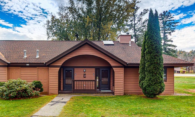 Woodstock Apartment | Resort studio with hot tub, seasonal pools, rec center, tennis, basketball, AC