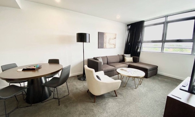 Chatswood CBD Apartment | Resort Style 1 BD with Parking in the heart of Chatswood