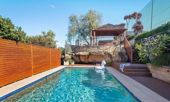 Belrose House | Resort style entertainer