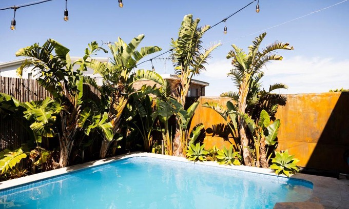 Maroubra House | Resort Style home close to the Beach with Pool, Sauna and Pizza Oven