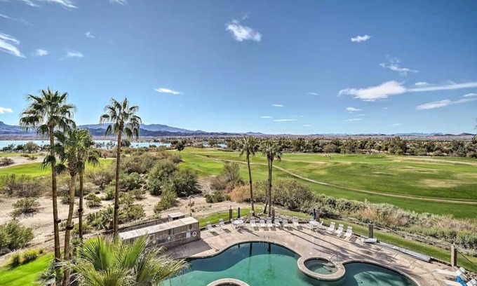 Lake Havasu City Apartment | Resort-Style Lake Havasu City Condo w/Pool!