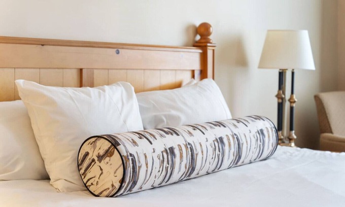 Oro-Medonte Apartment | Resort Style w/Balcony, Hot Tub and Full Kitchen