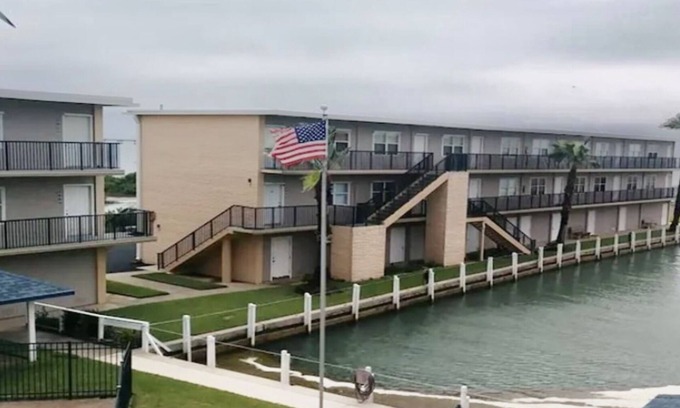 South Padre Island Condo | Rest, Relax and Enjoy life on South Padre Island in this Beautiful Bayside Condo
