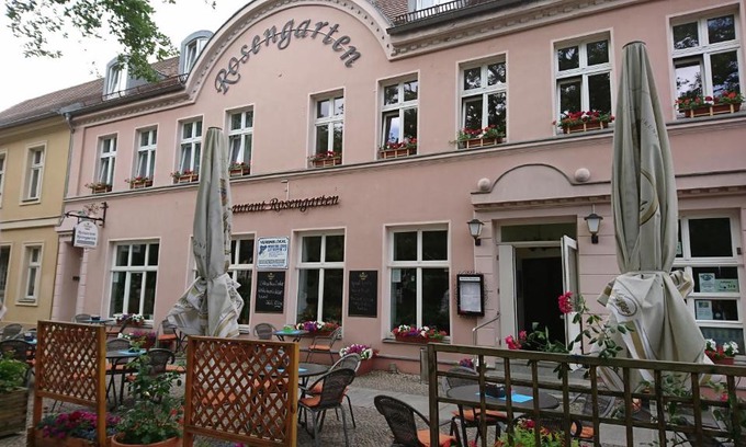 Neuruppin House | Restaurant Rosengarten