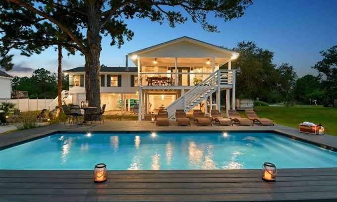 Shoreline Park House | Restful Retreat | Pool & Game Room
