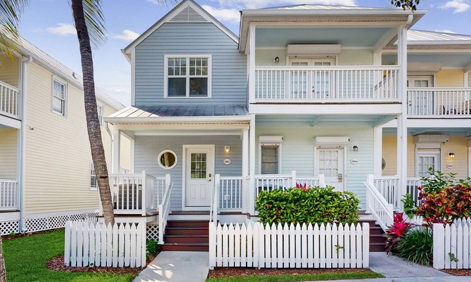 Marathon House | Restful waterfront townhome with deck, great water views & washer/dryer