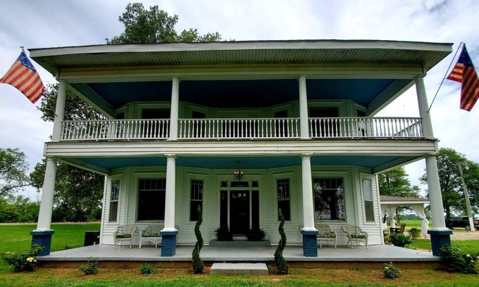 Mc Dougal House | RESTORED AND UPDATED HISTORIC HOME