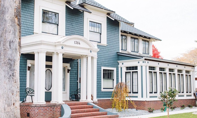 Chico House | Restored historic estate, remodeled by Julia Morgan, walk to downtown Chico!