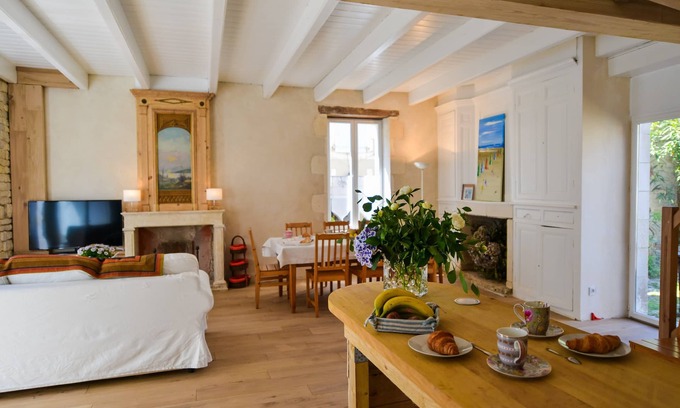 Sainte-Marie-de-Re Cottage | Restored old winery vineyards and sea