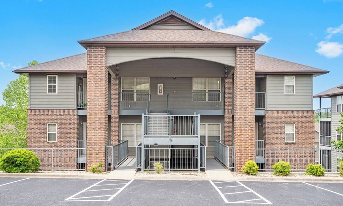 Branson West House | Retreat at Par Lane | Family friendly condo