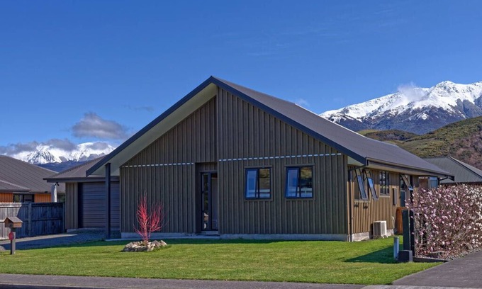 Hanmer Springs Cottage | Retreat By The Green