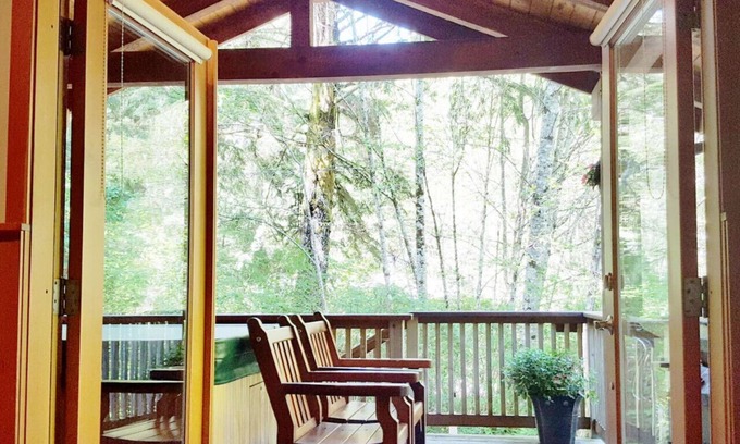 Ucluelet Cabin | Retreat Cabin with Private Hot Tub
