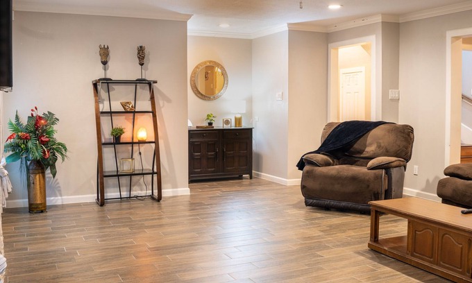 Klein House | Retreat in the woods!