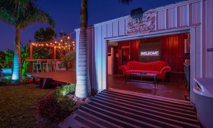 Orlando House | Retreat | Lake Hot Tub Paddle Boards Speakeasy